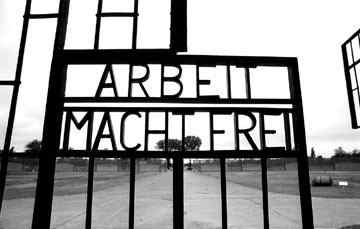 "Η Δουλειά Ελευθερώνει" - Από ναζιστικό στρατόπεδο συγκέντρωσης